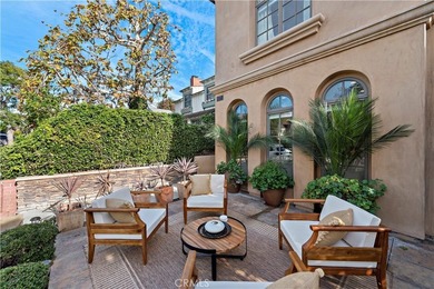 432 Acacia is a sophisticated home offering the perfect blend of - photo 4