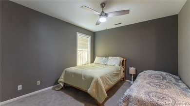 Outstanding lakeview condo in a beautifully maintained - photo 14