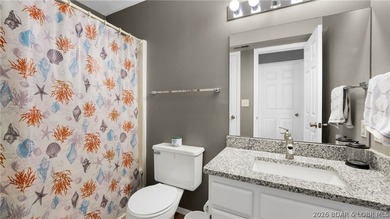 Outstanding lakeview condo in a beautifully maintained - photo 15