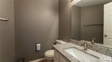 Outstanding lakeview condo in a beautifully maintained - photo 18