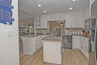 Welcome home to this beautifully updated ranch-style residence - photo 18
