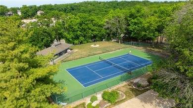 Outstanding lakeview condo in a beautifully maintained - photo 30
