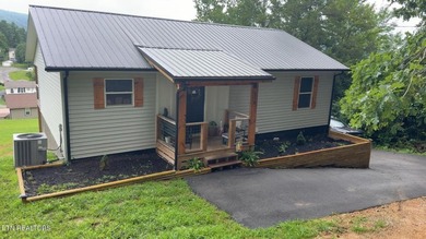 Just 2 years old! This one packs a punch! 1967 sq ft with 3 - photo 1