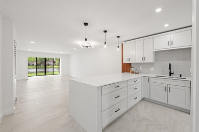 Stunning renovated downstairs 2/2 condo overlooking a beautiful - photo 2