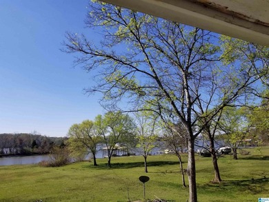Great fixer upper with beautiful lot! This is a fantastic - photo 3