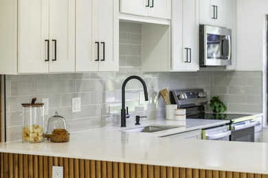 Stunning renovated downstairs 2/2 condo overlooking a beautiful - photo 10