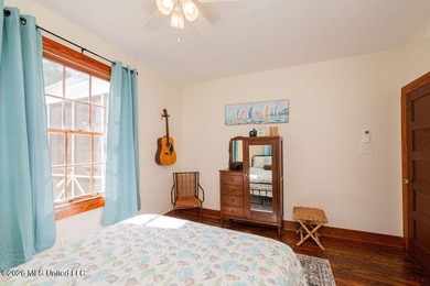 Welcome to this beautifully renovated 2-bedroom, 1.5-bath home - photo 19