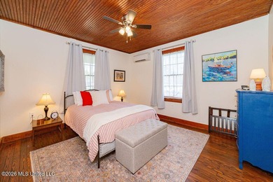 Welcome to this beautifully renovated 2-bedroom, 1.5-bath home - photo 20