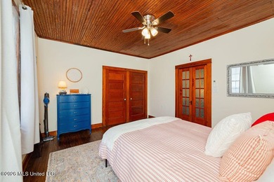 Welcome to this beautifully renovated 2-bedroom, 1.5-bath home - photo 21