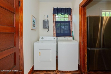 Welcome to this beautifully renovated 2-bedroom, 1.5-bath home - photo 24
