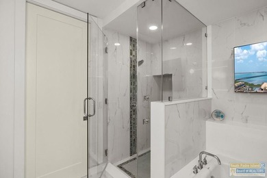Fully Renovated 27th-Floor Beachfront Luxury Residence. This - photo 25