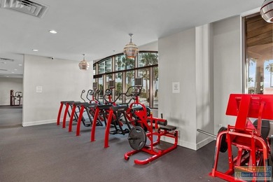 Fully Renovated 27th-Floor Beachfront Luxury Residence. This - photo 39