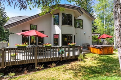Mountain views, great outdoor living, and plenty of room for - photo 17