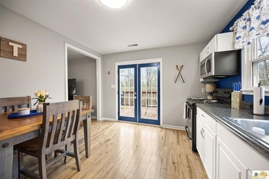 Lake House Retreat - Fully Furnished & Move-In Ready! Enjoy the - photo 9