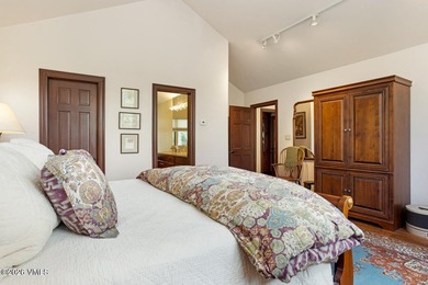 Mountain views, great outdoor living, and plenty of room for - photo 23