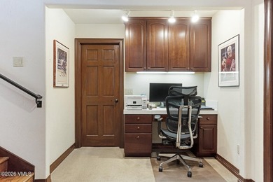 Mountain views, great outdoor living, and plenty of room for - photo 26