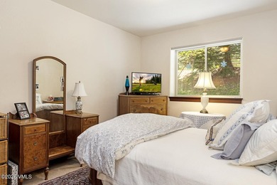 Mountain views, great outdoor living, and plenty of room for - photo 29