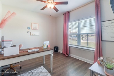Welcome to your private retreat in the sought-after Palmetto - photo 2