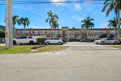 Sailboat Lake Townhome/Townhouse For Sale in Deerfield Beach Florida