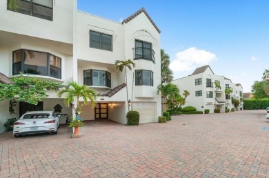 Lake Condo For Sale in Juno Beach, Florida