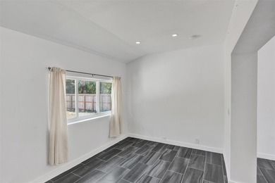 Bright, newly renovated 2-bed, 1-bath home plus versatile den in - photo 13