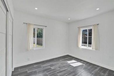 Bright, newly renovated 2-bed, 1-bath home plus versatile den in - photo 22