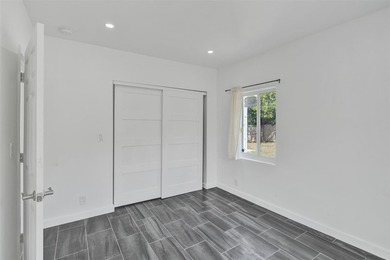 Bright, newly renovated 2-bed, 1-bath home plus versatile den in - photo 23