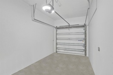 Bright, newly renovated 2-bed, 1-bath home plus versatile den in - photo 39