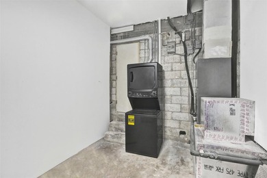 Bright, newly renovated 2-bed, 1-bath home plus versatile den in - photo 40