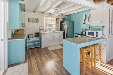 Welcome to 27 Benson Avenue - a charming beach cottage just - photo 11