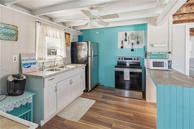 Welcome to 27 Benson Avenue - a charming beach cottage just - photo 13