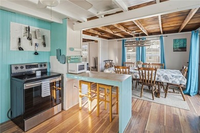 Welcome to 27 Benson Avenue - a charming beach cottage just - photo 14