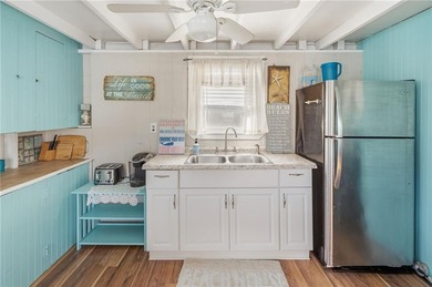 Welcome to 27 Benson Avenue - a charming beach cottage just - photo 15