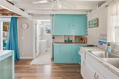 Welcome to 27 Benson Avenue - a charming beach cottage just - photo 16