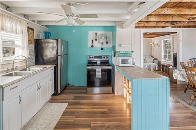 Welcome to 27 Benson Avenue - a charming beach cottage just - photo 19