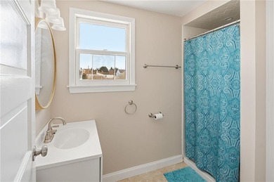 Welcome to 27 Benson Avenue - a charming beach cottage just - photo 20