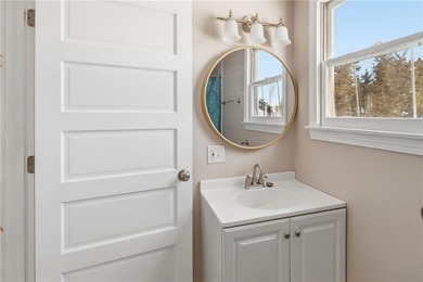 Welcome to 27 Benson Avenue - a charming beach cottage just - photo 21