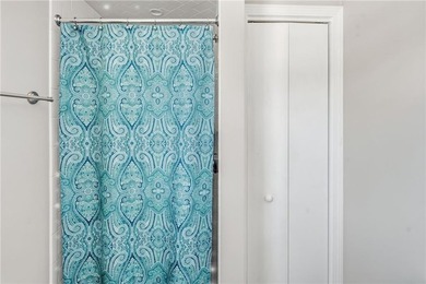 Welcome to 27 Benson Avenue - a charming beach cottage just - photo 22