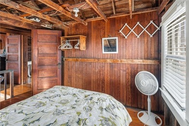 Welcome to 27 Benson Avenue - a charming beach cottage just - photo 27
