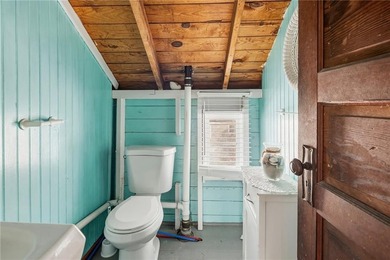 Welcome to 27 Benson Avenue - a charming beach cottage just - photo 33