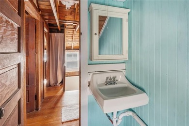 Welcome to 27 Benson Avenue - a charming beach cottage just - photo 34