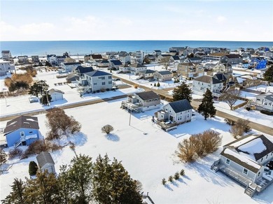 Welcome to 27 Benson Avenue - a charming beach cottage just - photo 38