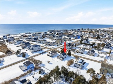 Welcome to 27 Benson Avenue - a charming beach cottage just - photo 42