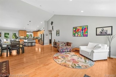 WELCOME HOME !! Fabulous Modern & Easy to Maintain 3 Bedroom 2 - photo 4