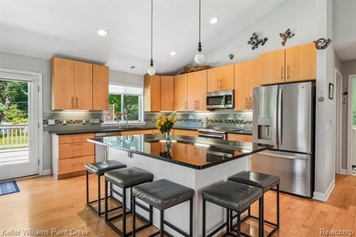 WELCOME HOME !! Fabulous Modern & Easy to Maintain 3 Bedroom 2 - photo 5