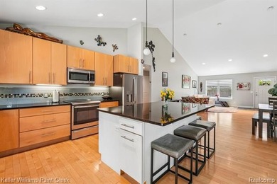 WELCOME HOME !! Fabulous Modern & Easy to Maintain 3 Bedroom 2 - photo 6