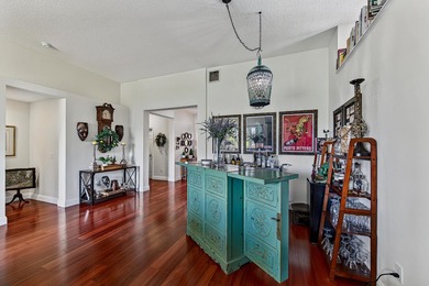 Beautifully maintained 1 story Mediterranean style home - photo 10