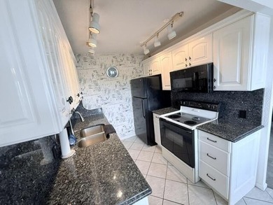 Welcome to this charming two-bedroom, one-and-a-half-bath - photo 2
