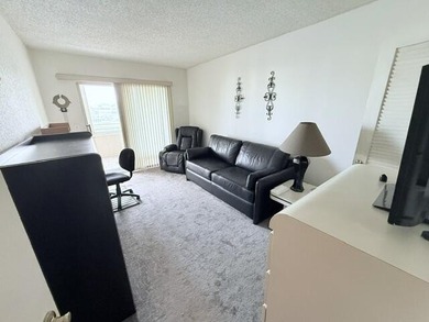 Welcome to this charming two-bedroom, one-and-a-half-bath - photo 10