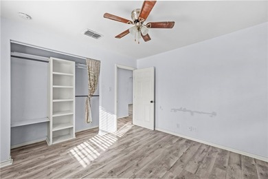 Welcome to 4905 Willowbrook! A charming home perfectly - photo 12